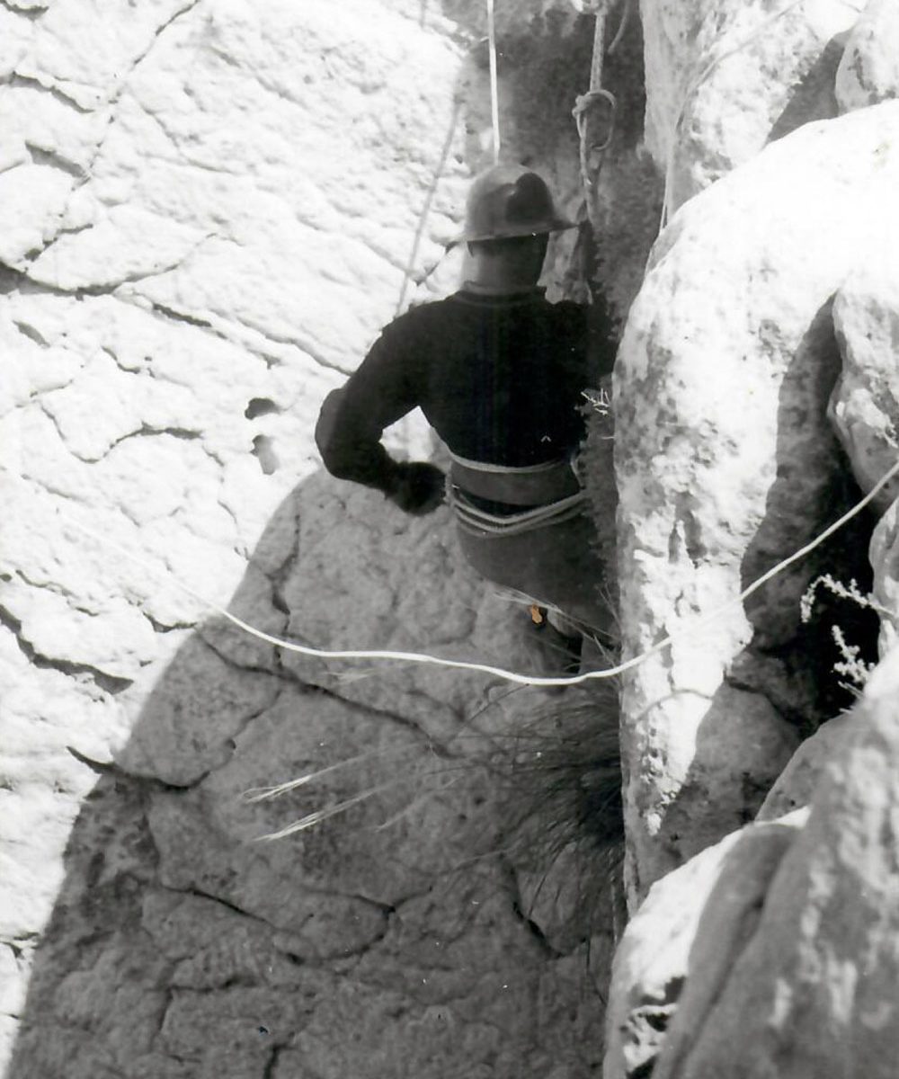 jahangir emami iranian mountaineer ghalee bandar pit shiraz